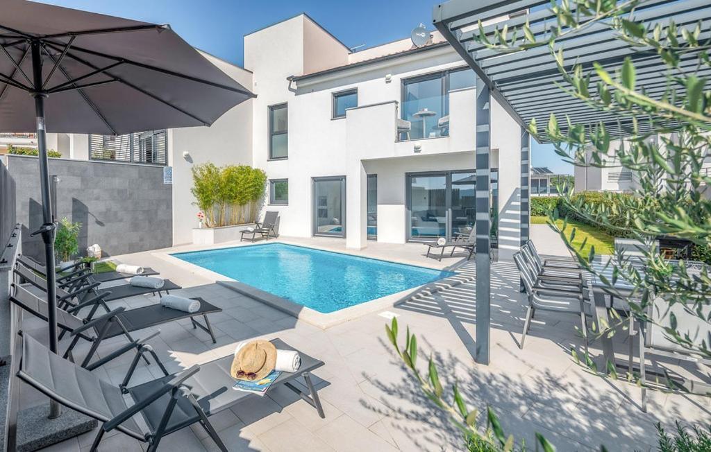 Charming With Private Pool And Sea View Villa Medolino